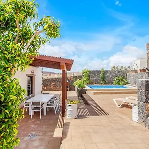 https://casa-flora.in-canary-islands.com